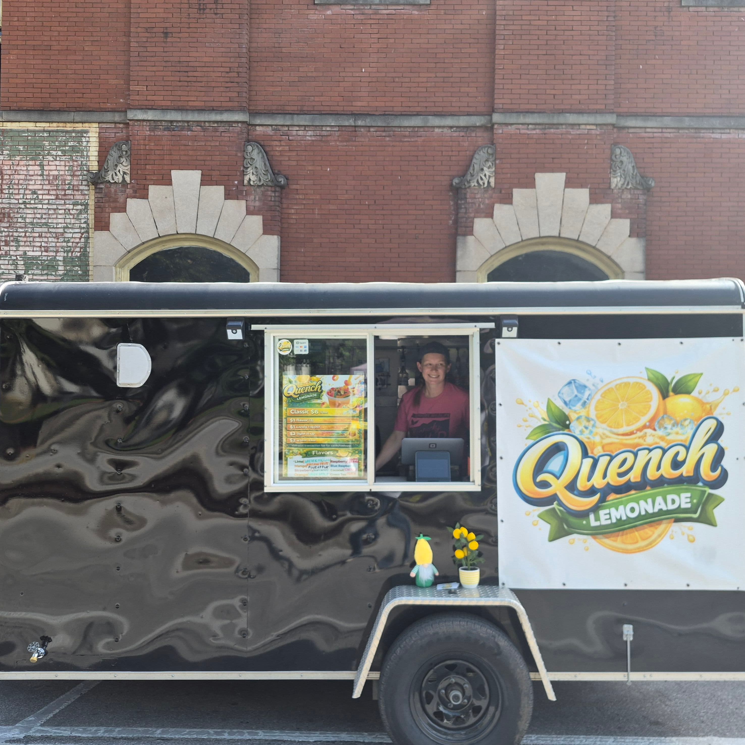 QUENCH LEMONADE logo